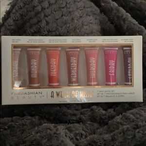 Kardashian Beauty A week of Kisses